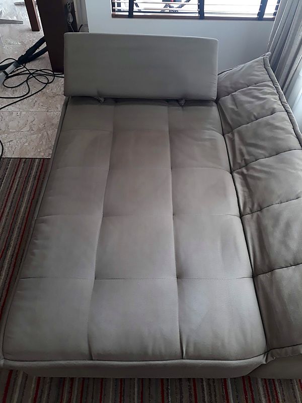 Chaise com manchas no assento, depois da higienização
